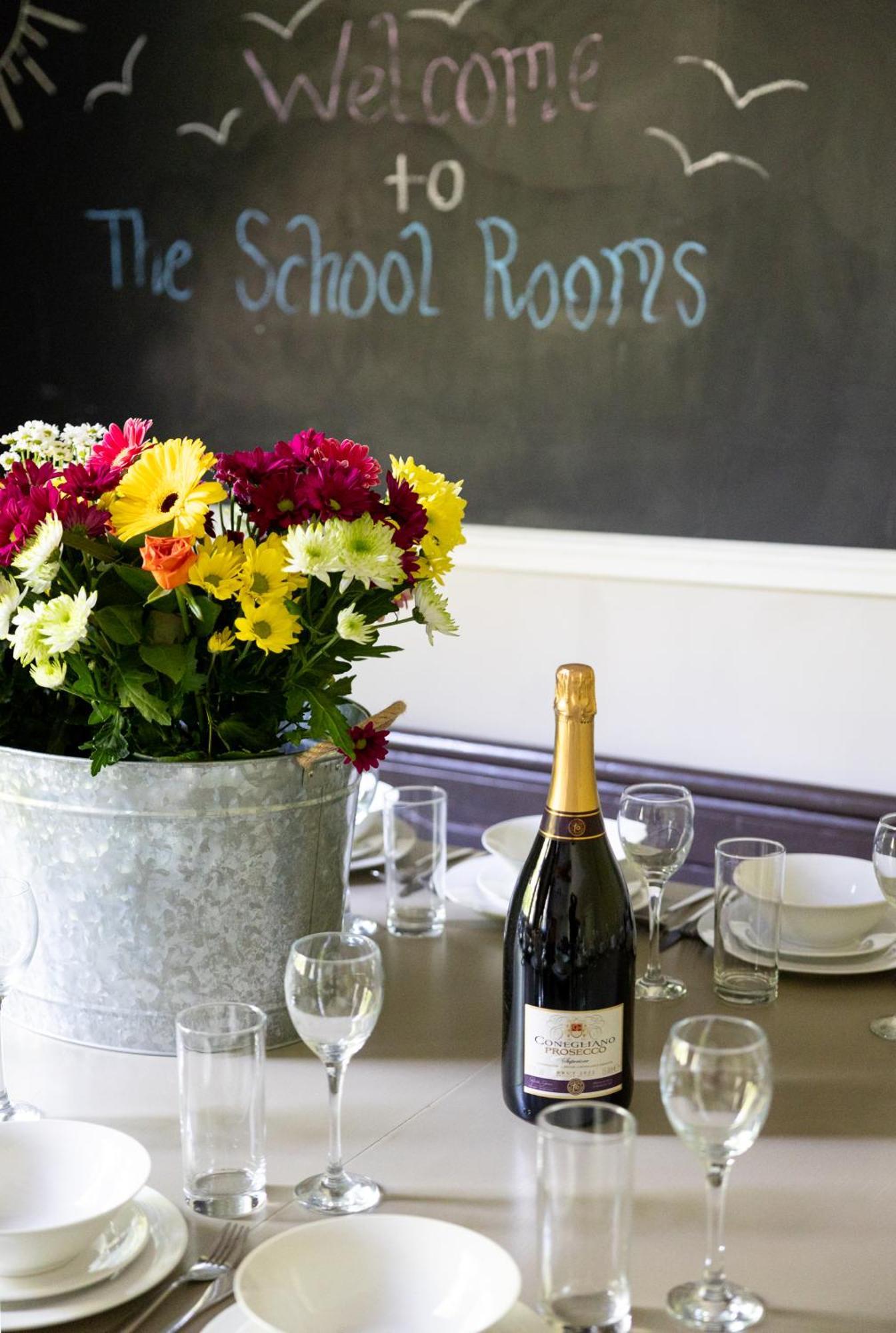 School Rooms Estate Box  Exterior foto